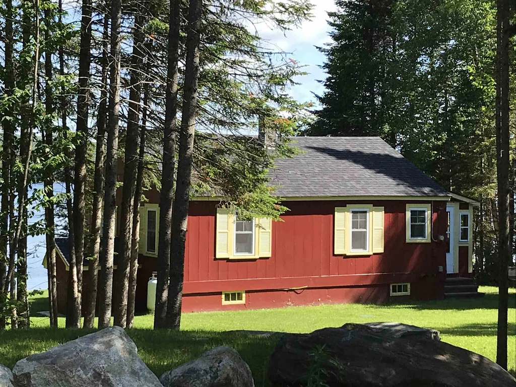 11 Hawes Road Pittsburg NH 03592