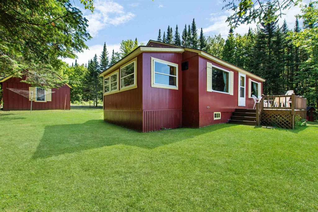 11 Hawes Road Pittsburg NH 03592