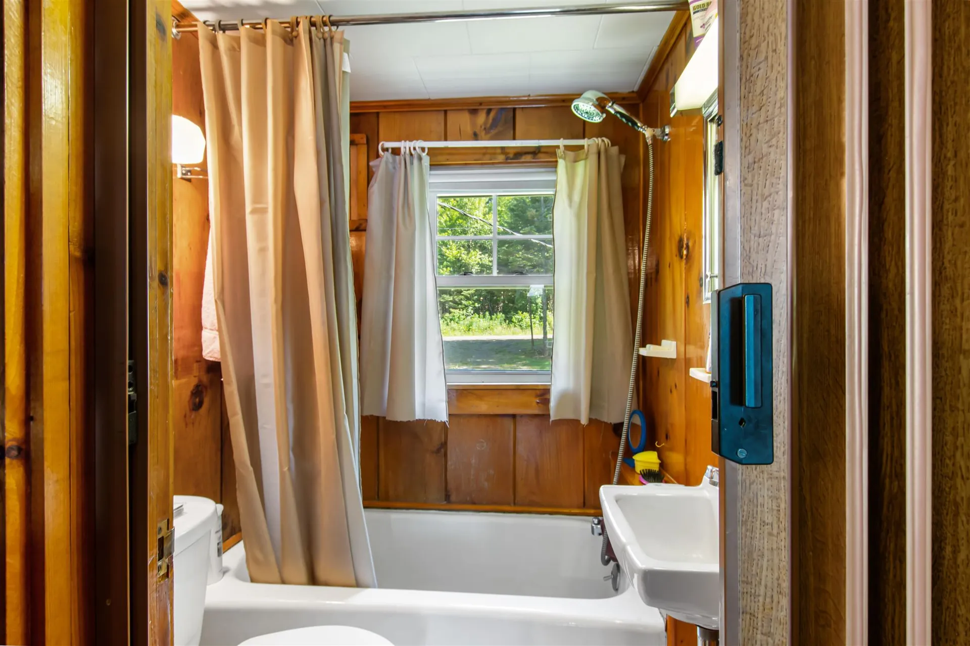 11 Hawes Road Pittsburg NH 03592
