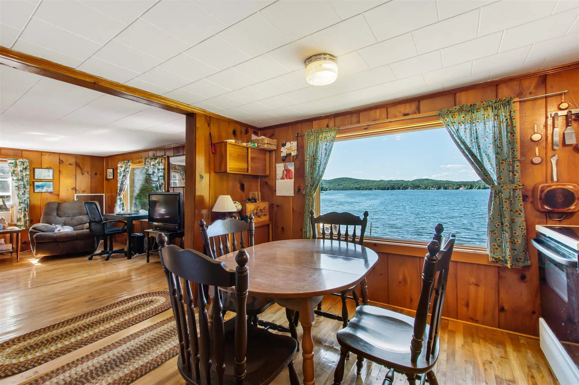 11 Hawes Road Pittsburg NH 03592