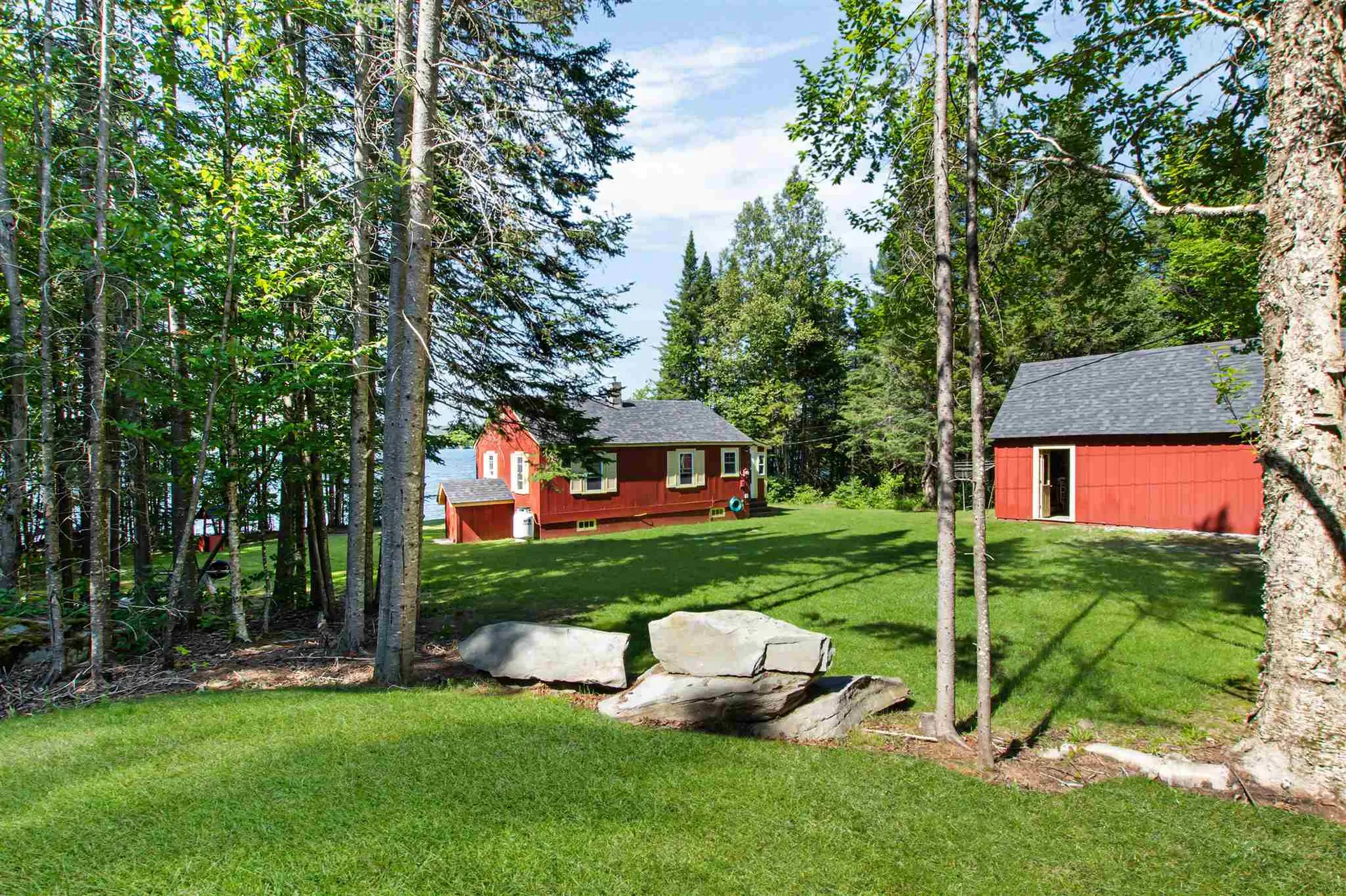 11 Hawes Road Pittsburg NH 03592