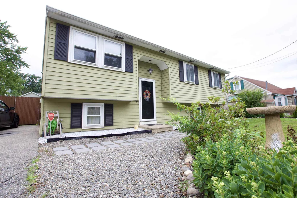 31 Alphonse Street Manchester NH 03103