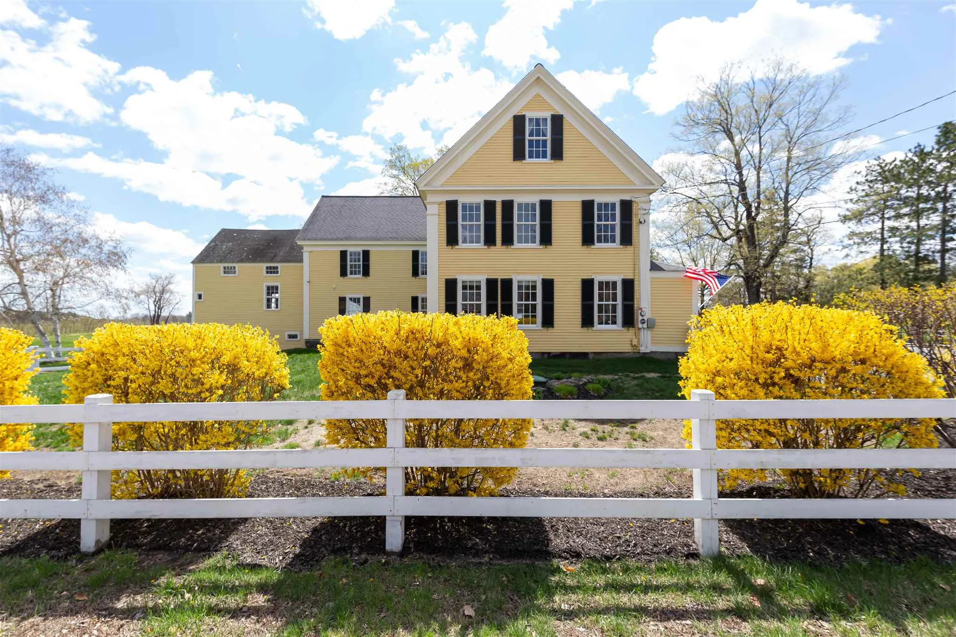 19 Broad Street Hollis NH 03049