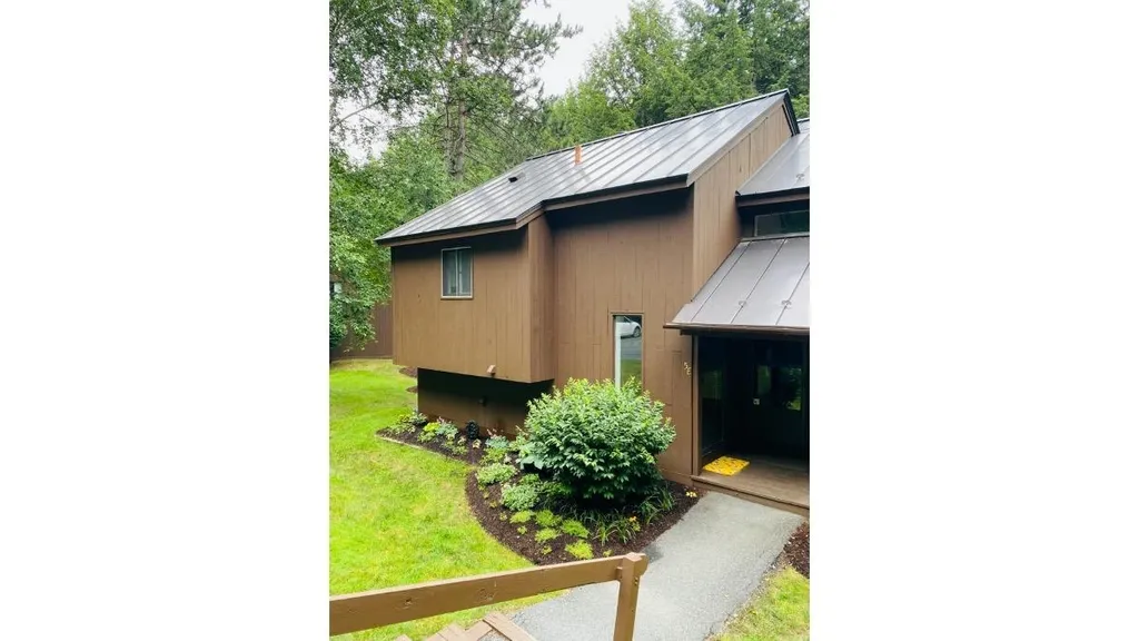 253 Old Quechee Road Hartford VT 05001