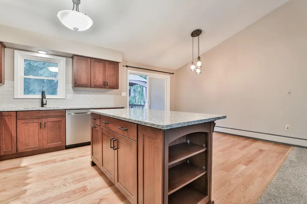 11 Patricia Drive Hudson NH 03051