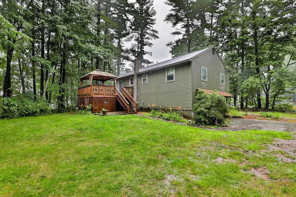 11 Patricia Drive Hudson NH 03051