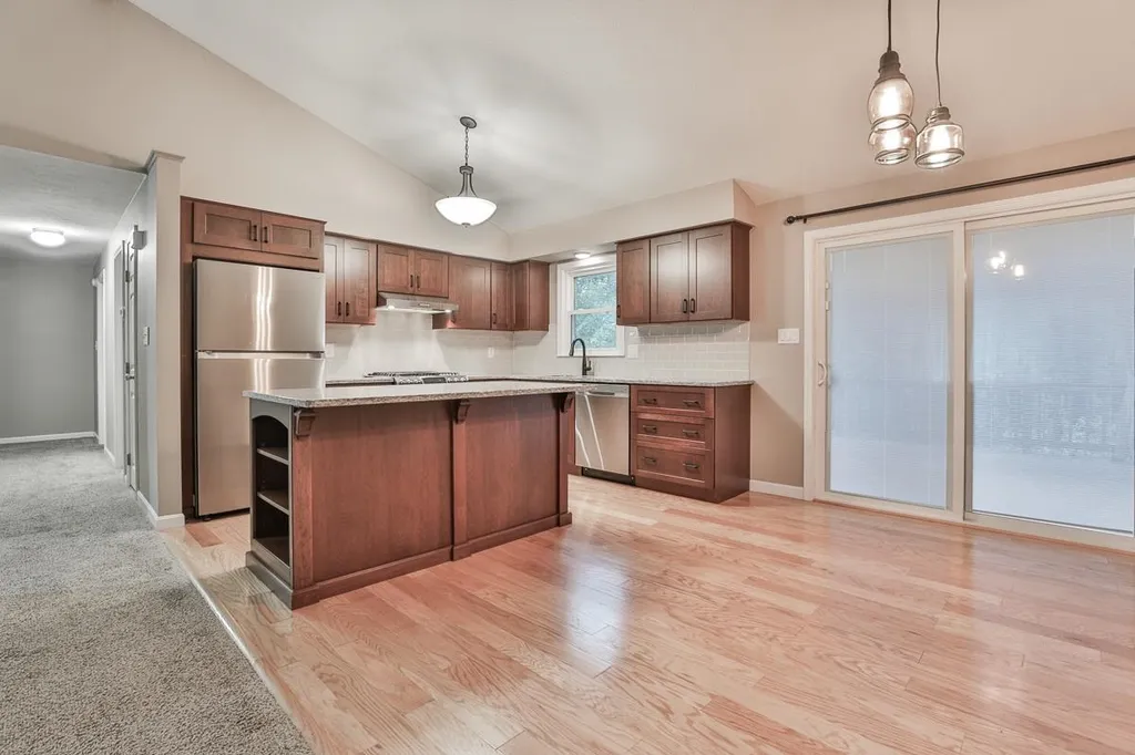 11 Patricia Drive Hudson NH 03051