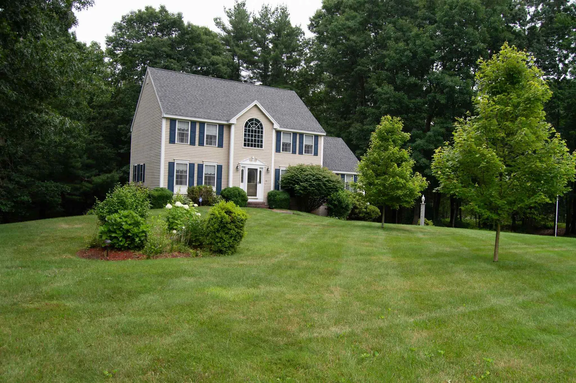 15 Crestwood Drive Hudson NH 03051