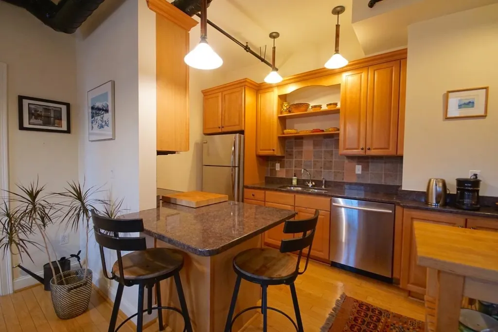 6 Bay Road Newmarket NH 03857