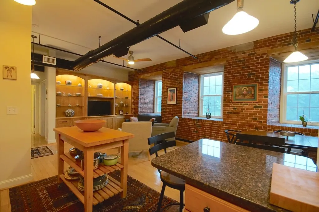 6 Bay Road Newmarket NH 03857