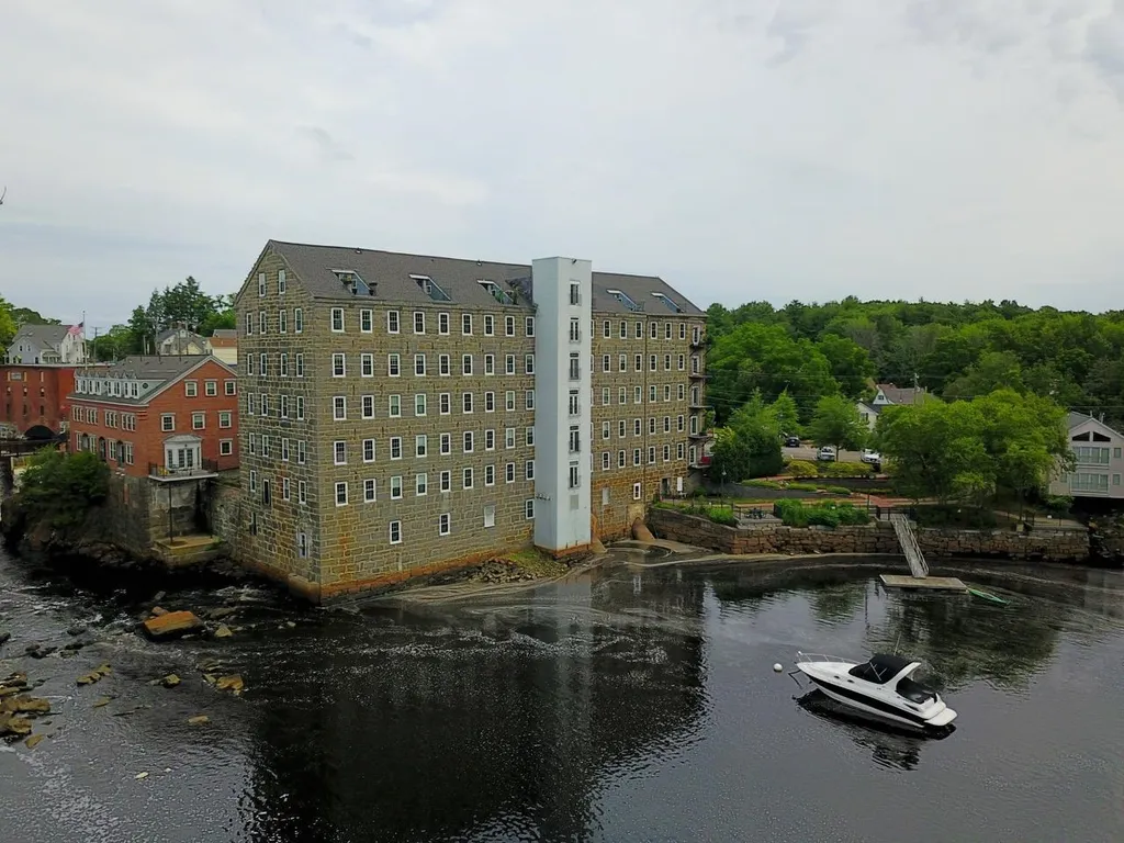 6 Bay Road Newmarket NH 03857