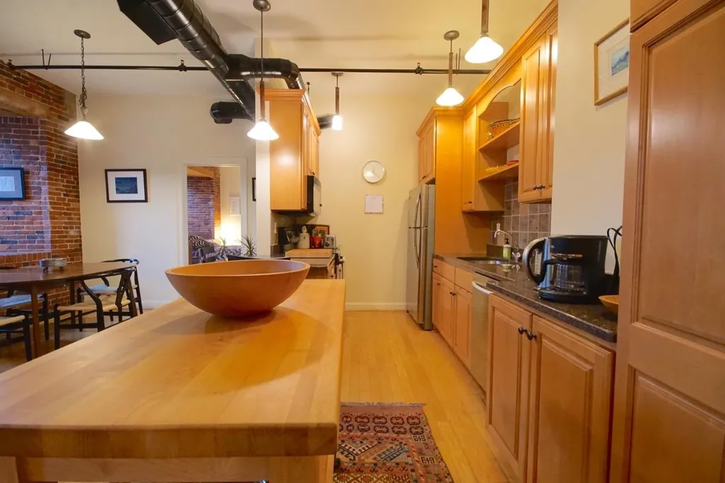 6 Bay Road Newmarket NH 03857