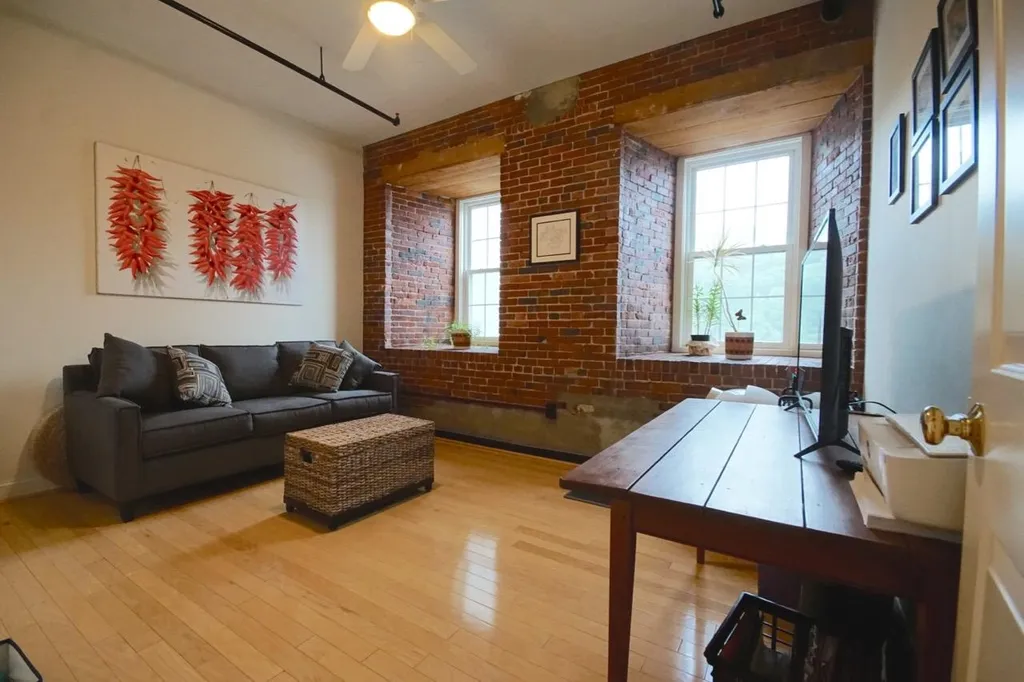 6 Bay Road Newmarket NH 03857