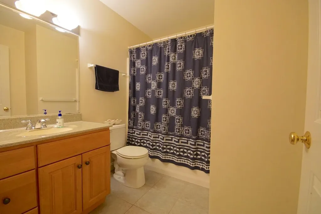 6 Bay Road Newmarket NH 03857
