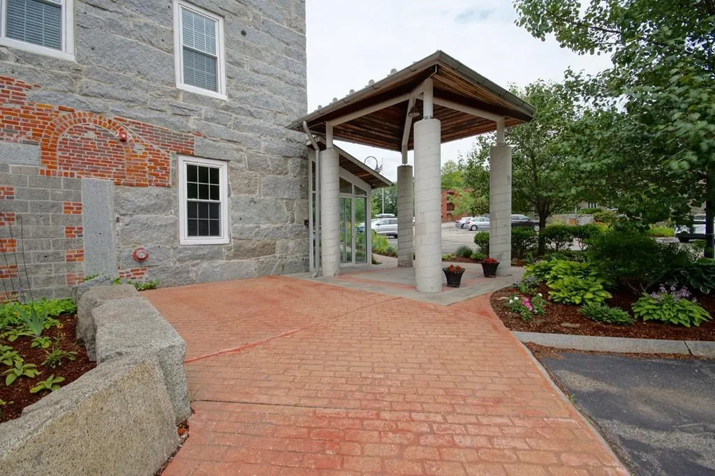 6 Bay Road Newmarket NH 03857