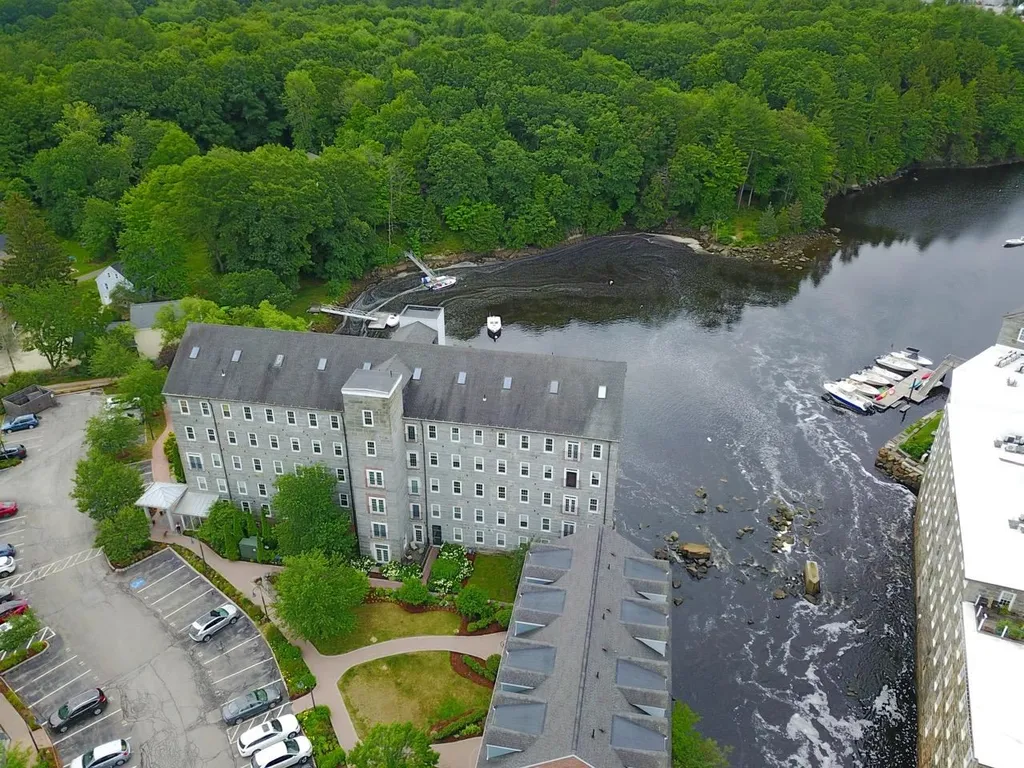 6 Bay Road Newmarket NH 03857