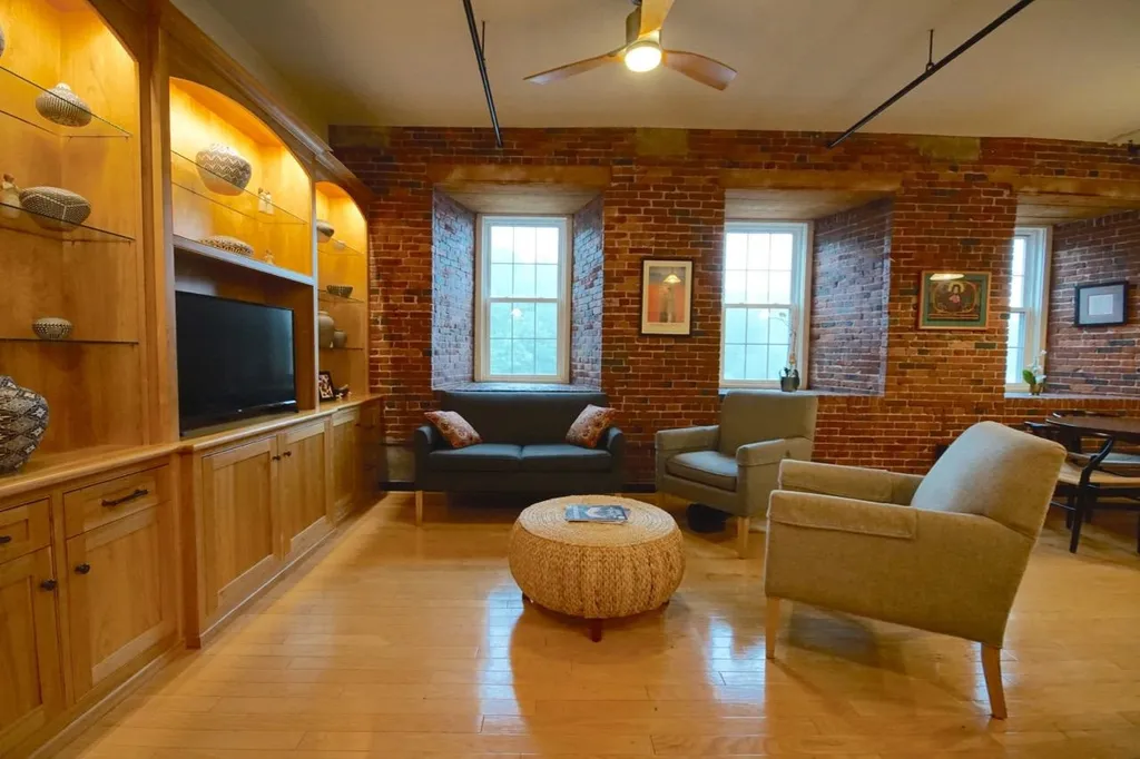 6 Bay Road Newmarket NH 03857
