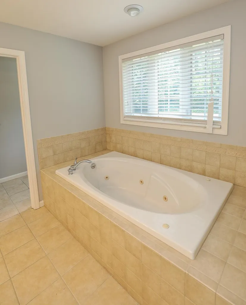 88 Berry Patch Lane Auburn NH 03032