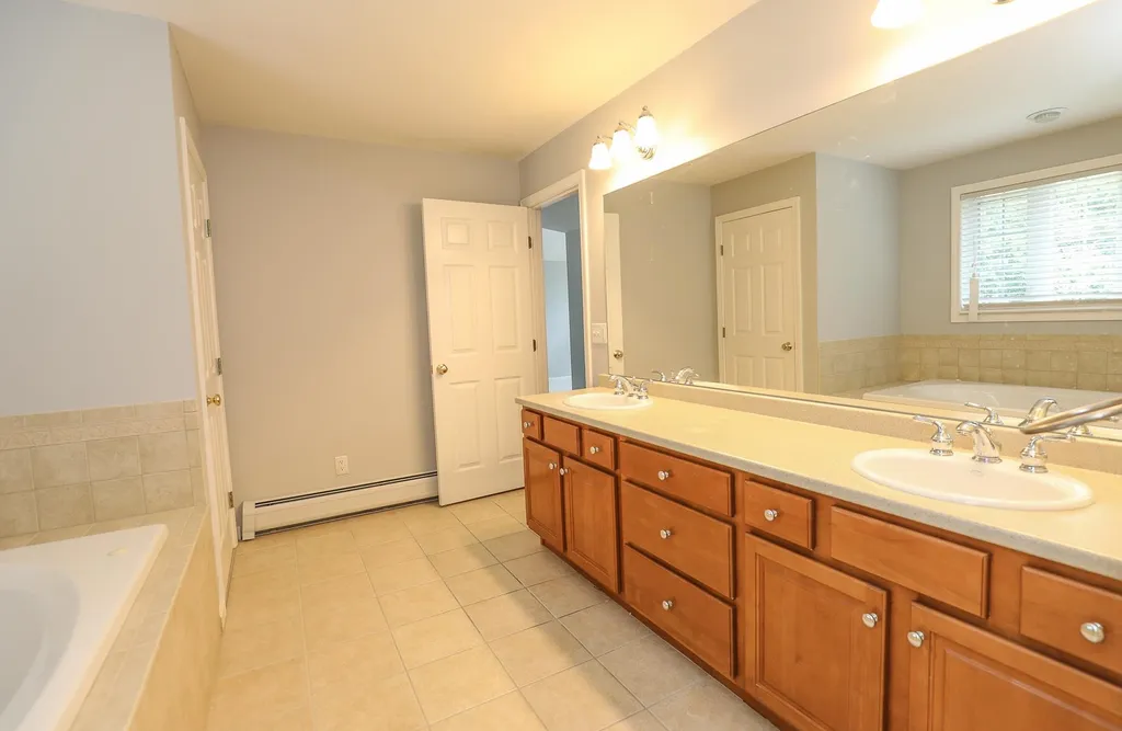 88 Berry Patch Lane Auburn NH 03032