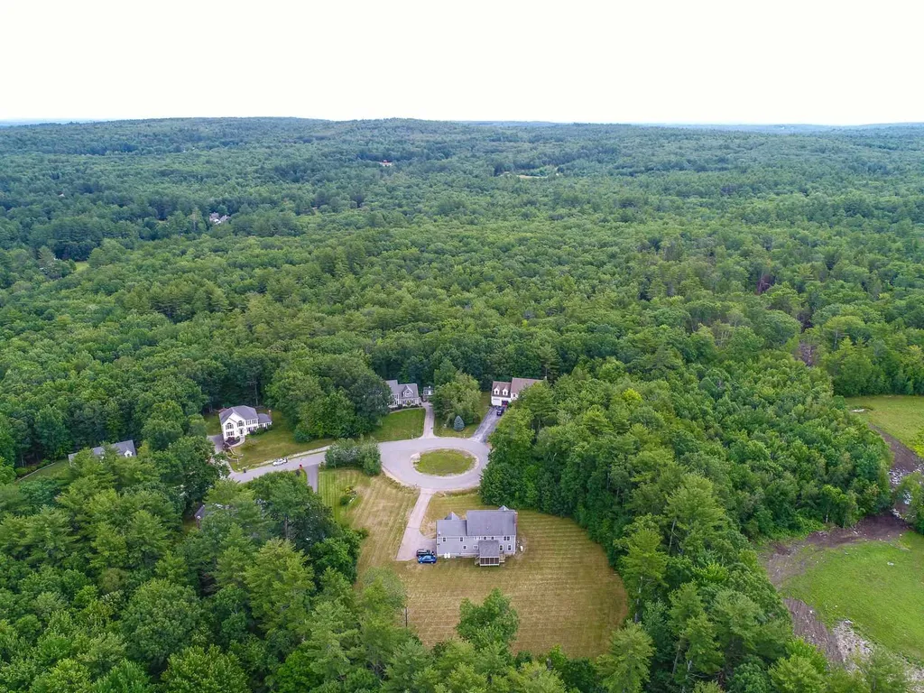 88 Berry Patch Lane Auburn NH 03032