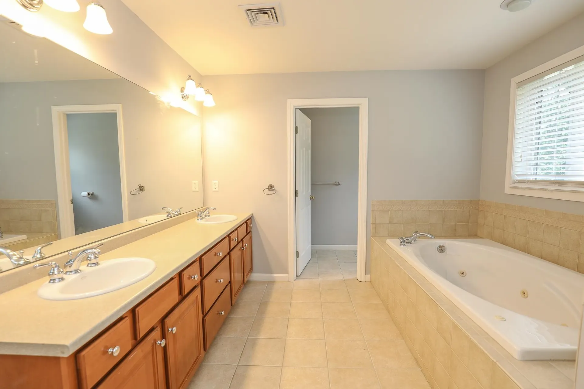 88 Berry Patch Lane Auburn NH 03032