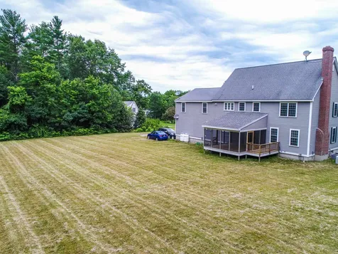 88 Berry Patch Lane Auburn NH 03032