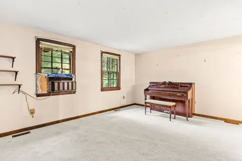 14l Juniper Road Derry NH 03038