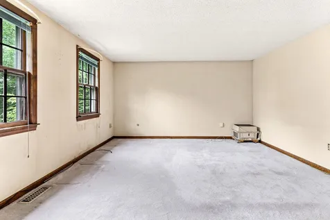 14l Juniper Road Derry NH 03038