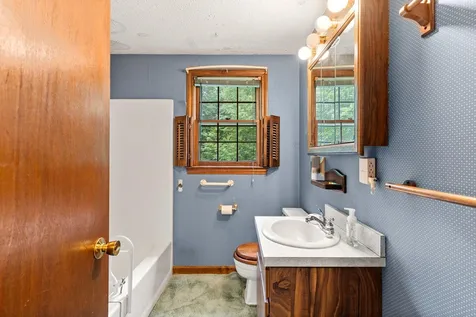 14l Juniper Road Derry NH 03038