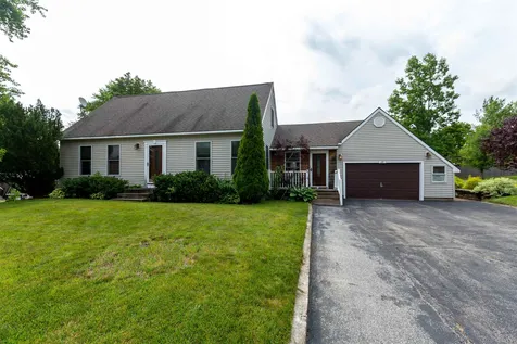 28 Seminole Drive Nashua NH 03063