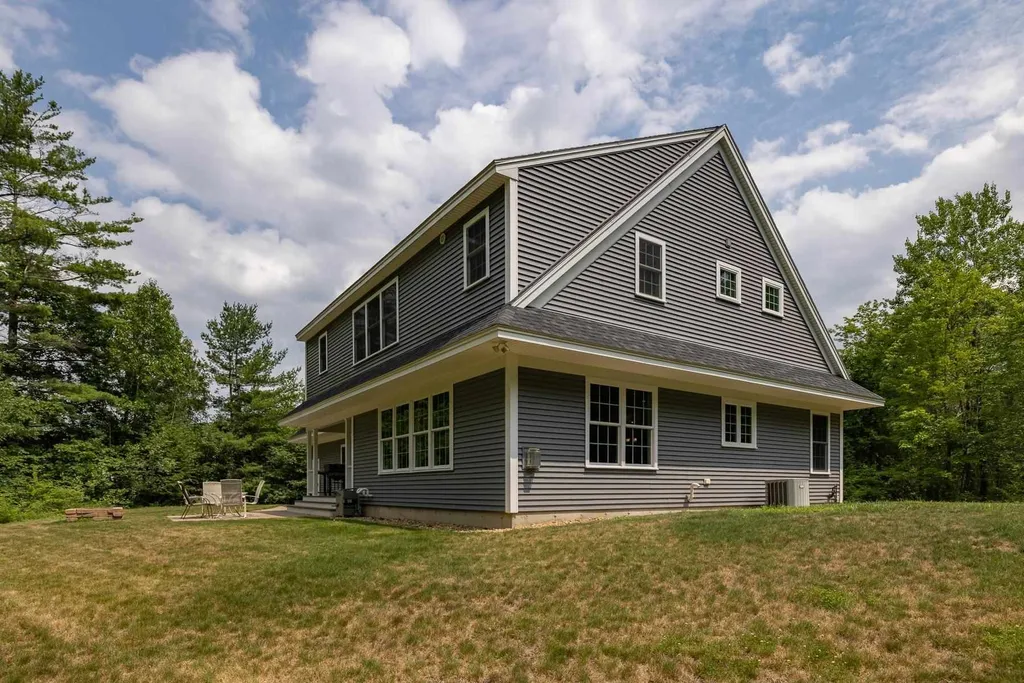 32 Holly Lane Greenland NH 03840