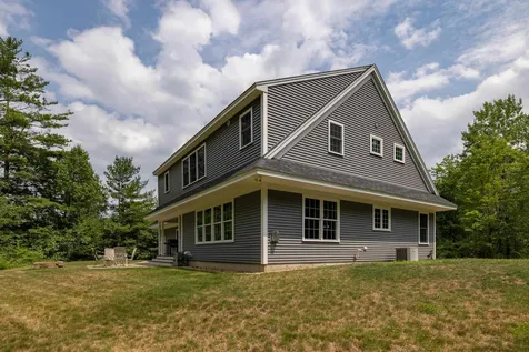 32 Holly Lane Greenland NH 03840