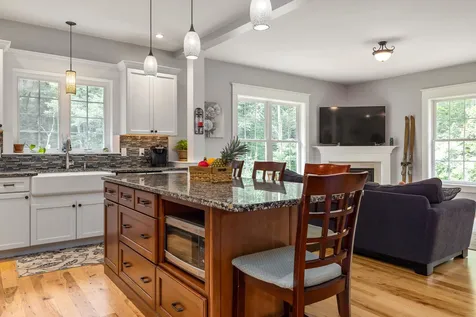 32 Holly Lane Greenland NH 03840