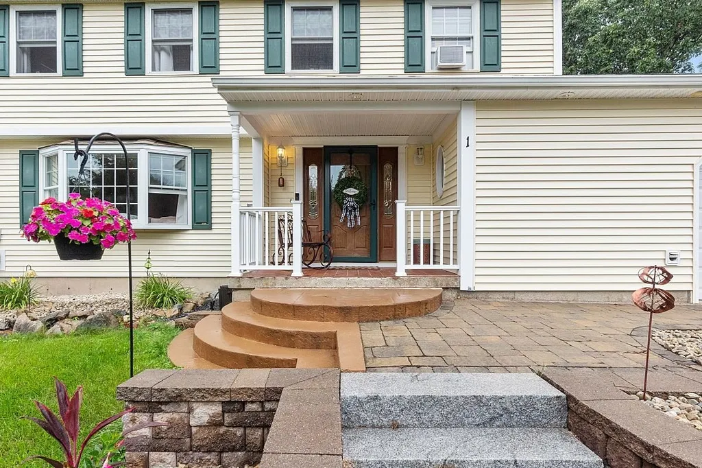 1 Heritage Circle Hudson NH 03051