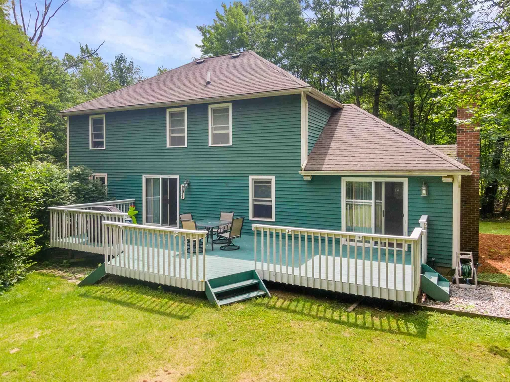 7 Fox Hollow Road Derry NH 03038