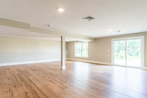 32 Abenaki Circle Merrimack NH 03054