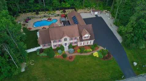12 Sunburst Lane Hooksett NH 03106