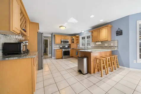 16 Hitching Post Lane Salem NH 03079