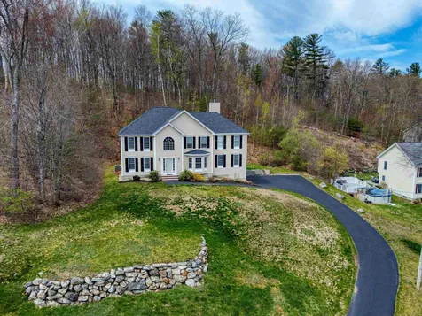 16 Hitching Post Lane Salem NH 03079