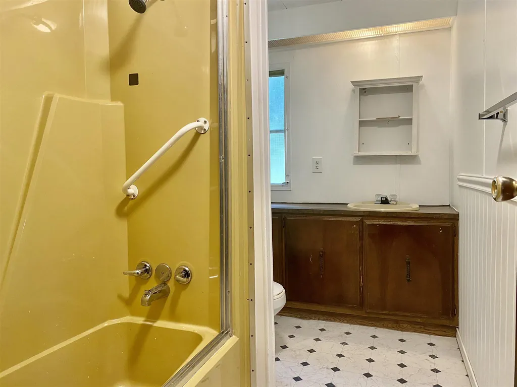 37 Fiske Place Claremont NH 03743