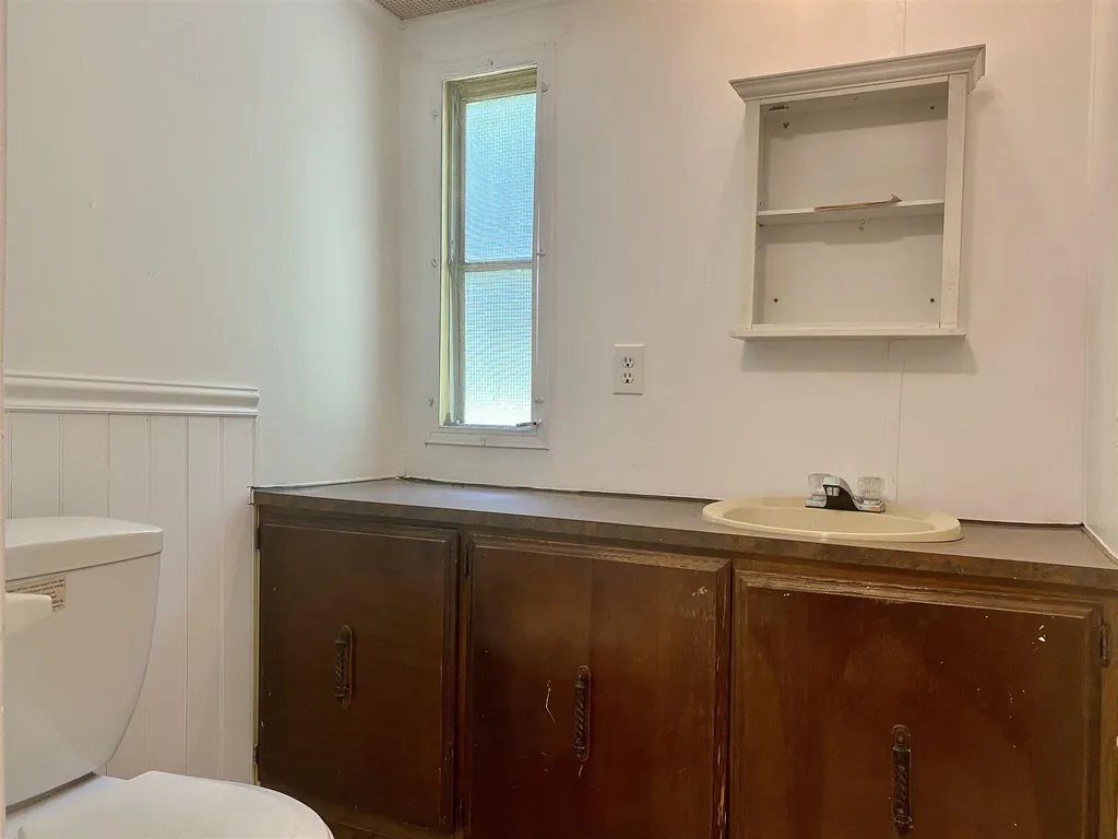 37 Fiske Place Claremont NH 03743
