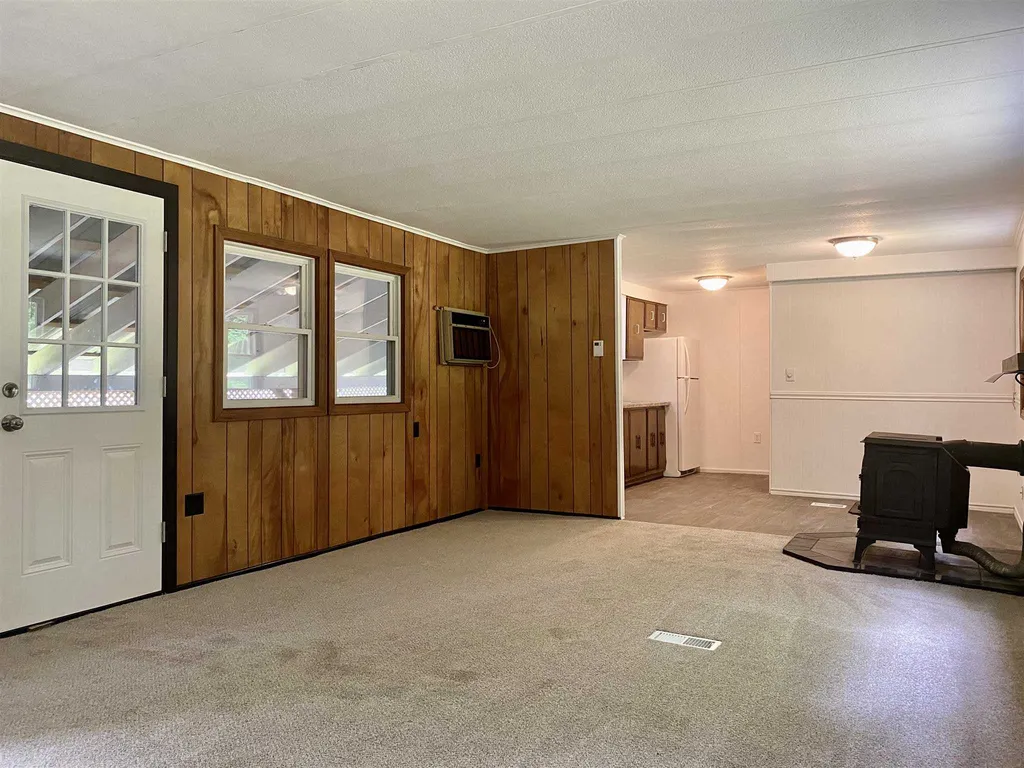 37 Fiske Place Claremont NH 03743
