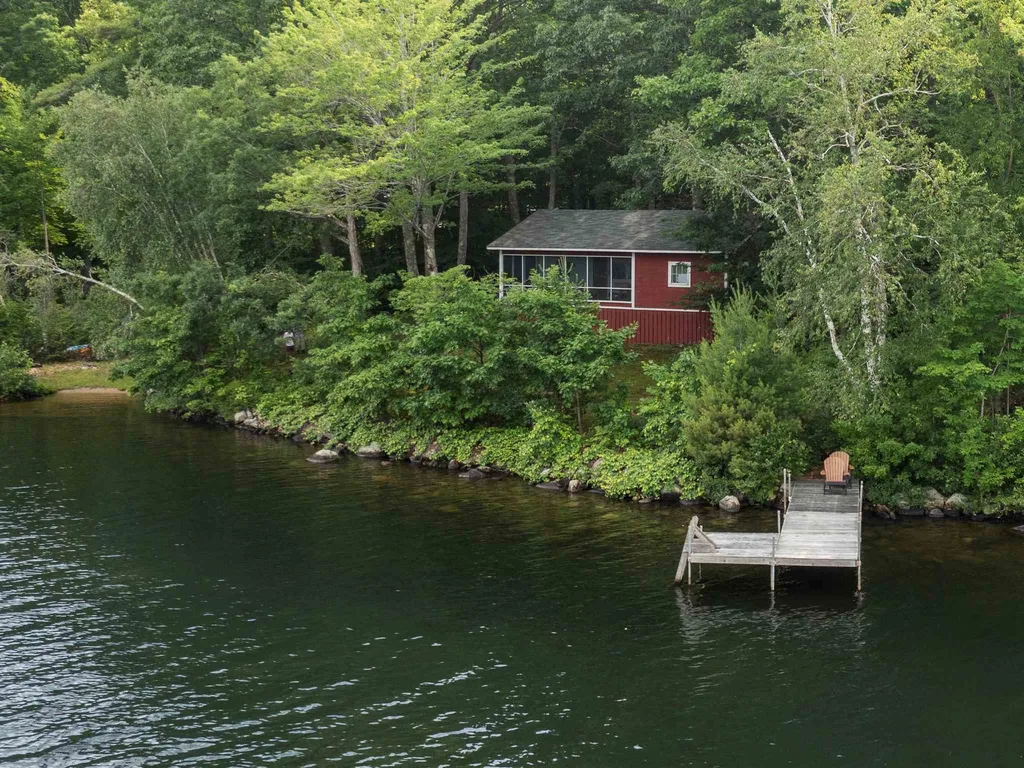 24 Vonhurst Road Moultonborough NH 03254