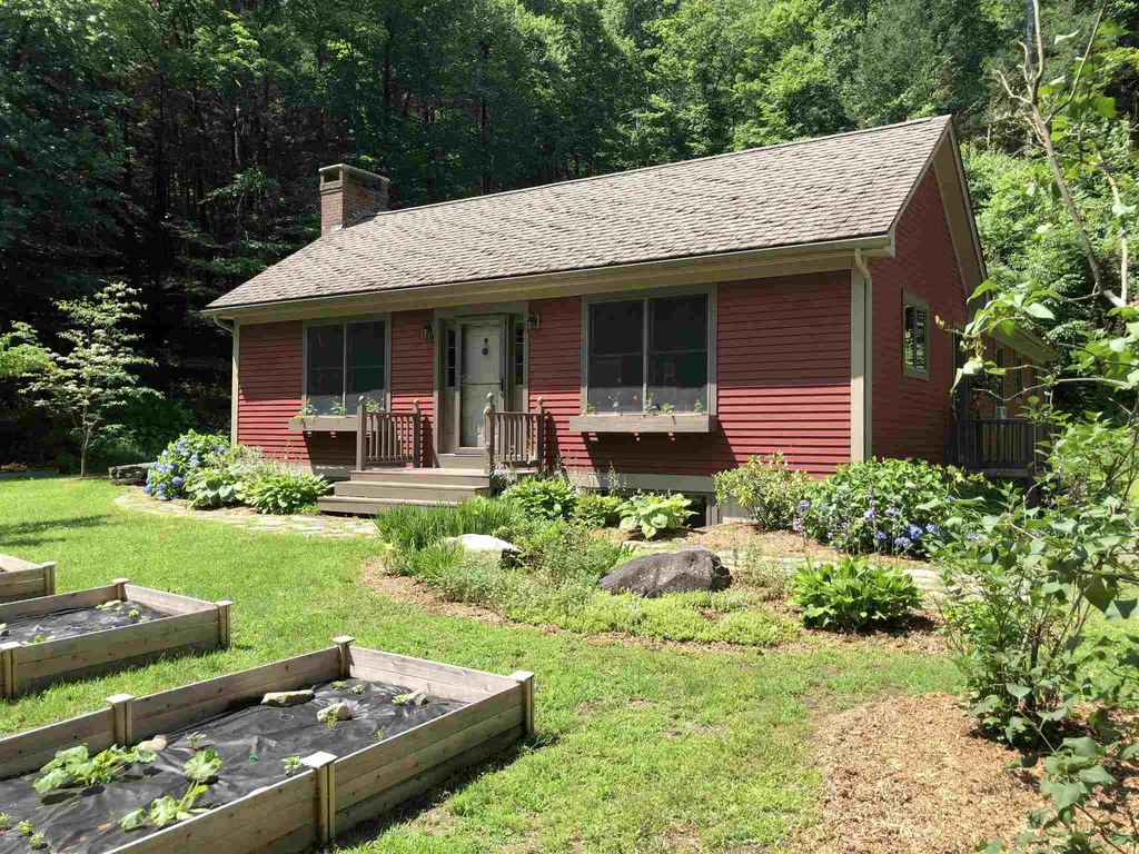 13 Woodlands Lane Newfane VT 05345