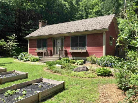 13 Woodlands Lane Newfane VT 05345