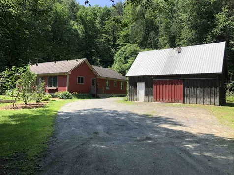 13 Woodlands Lane Newfane VT 05345