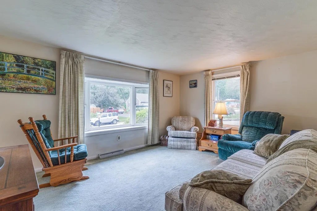 10 Berkshire Lane Dover NH 03820