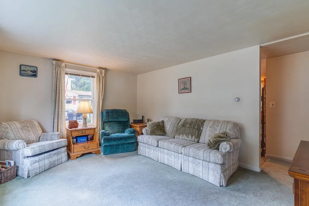 10 Berkshire Lane Dover NH 03820