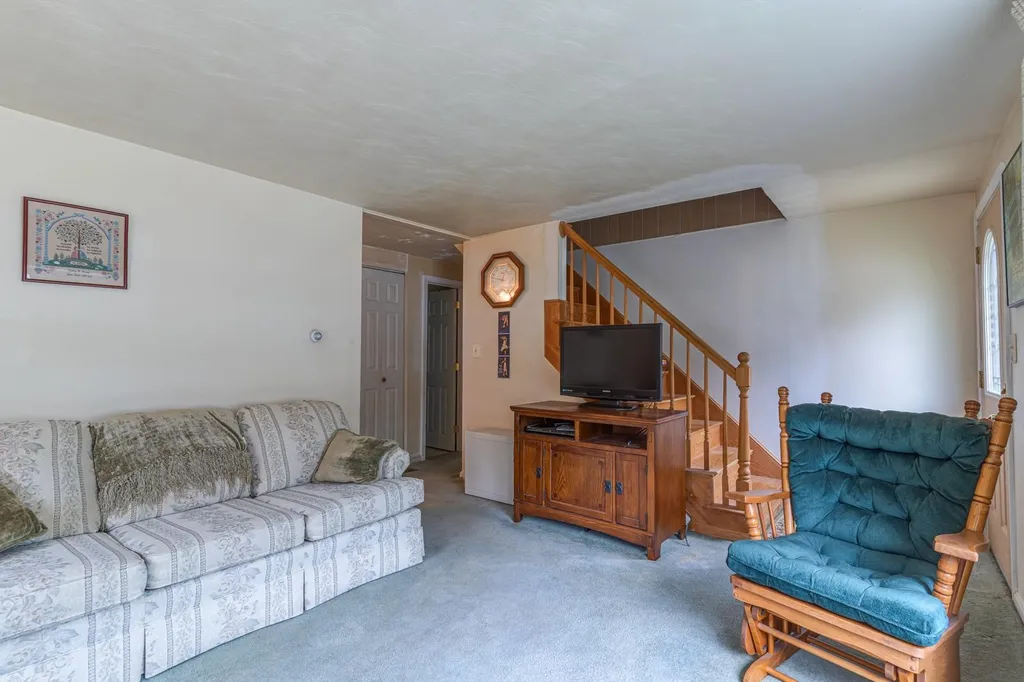 10 Berkshire Lane Dover NH 03820