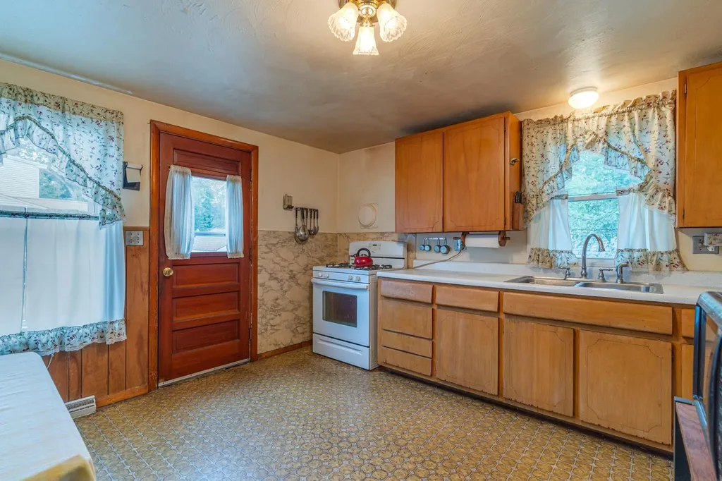 10 Berkshire Lane Dover NH 03820